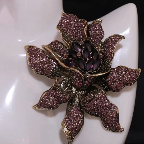 Sparkling Oversized Purple Floral Statement Brooch • Gold-Tone Vintage Style - Picture 9 of 13